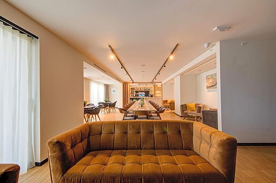 Land's End, Boutique Hotel