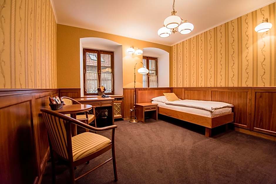 Hotel Octarna - Free On-site Parking