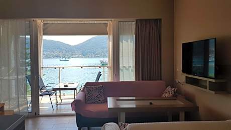 Ola Kala Apartments and Rooms