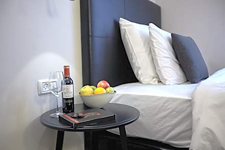 City Port Cozy Single Room with Mountain View
