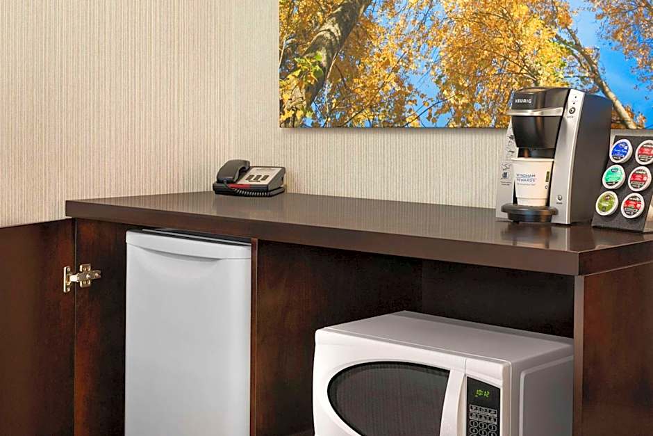 Days Inn by Wyndham Wainwright