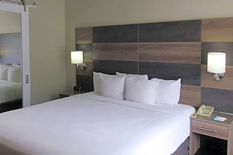 Standard King Room - Non-Smoking