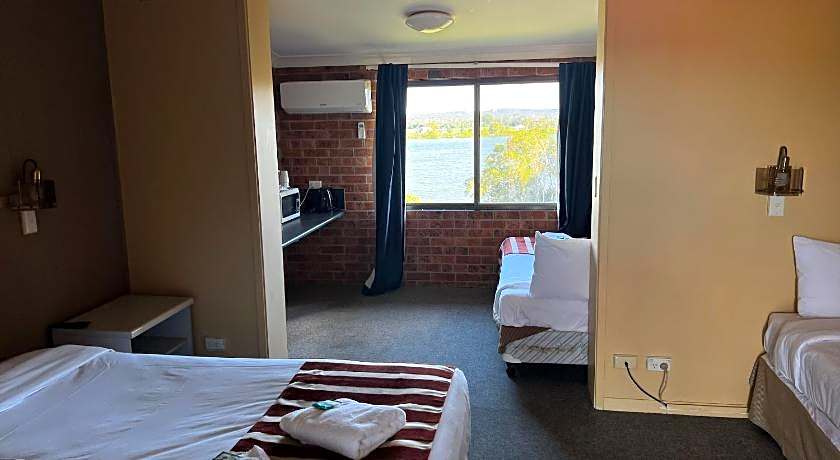 Riverview Motor Inn