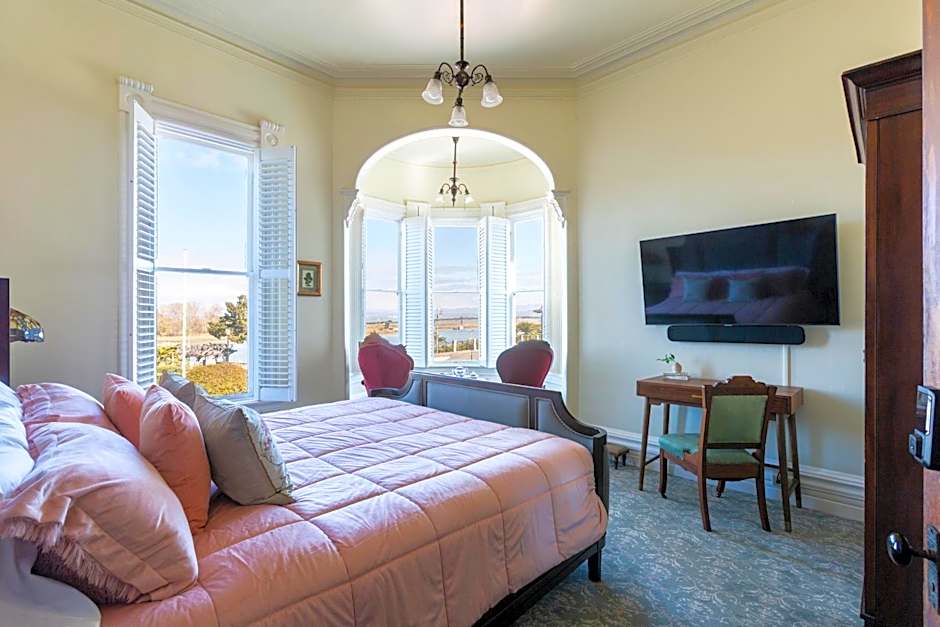 Pinc Lady Mansion