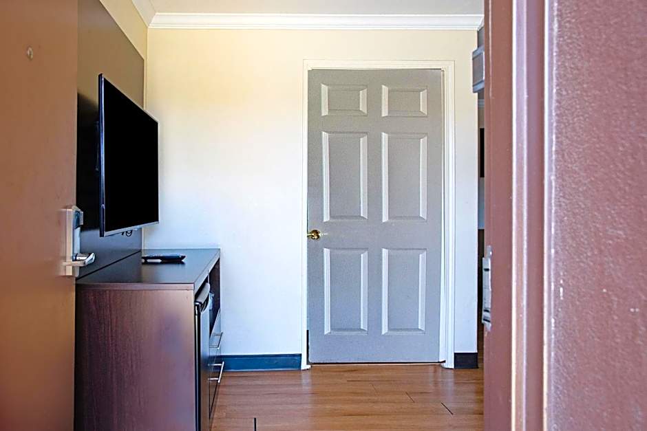 OYO Hotel McAllen Airport South - 1 mi from McAllen Medical Center