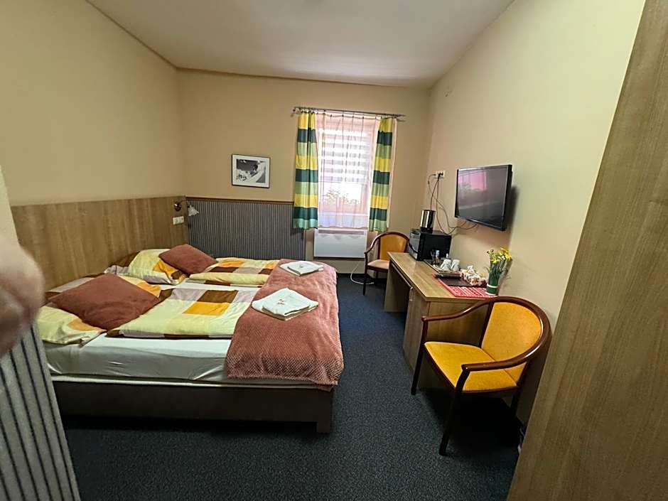 Jázmin panzió bőséges reggelivel közös konyhával a centrumban