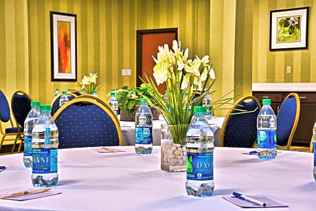Suite-2 Queen Beds, Mobility Accessible, Communication Assistance, Bathtub, Non-Smoking, Full Breakf
