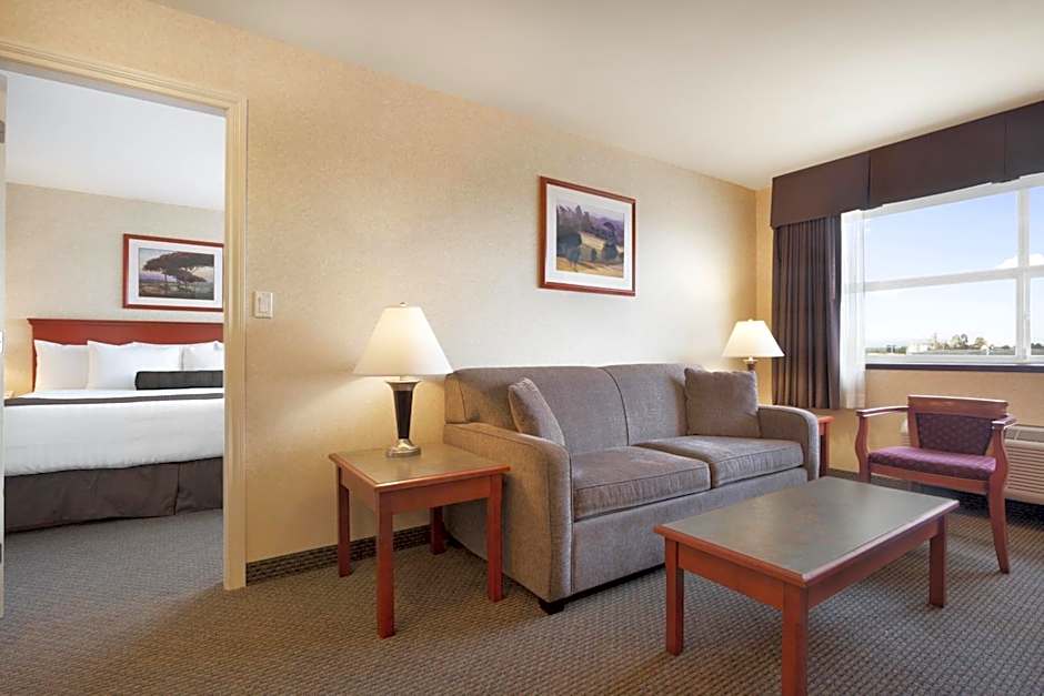 Days Inn & Suites by Wyndham Langley