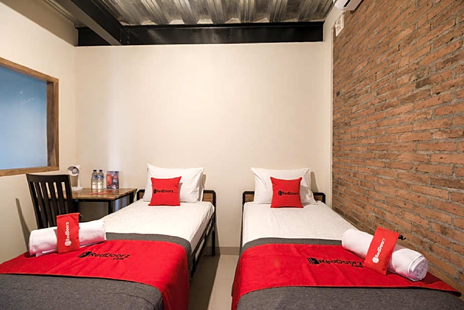 RedDoorz Syariah @ Babadan Baru Jakal