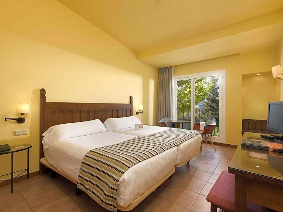 Photo 1 of 2 of 1 Extra Bed