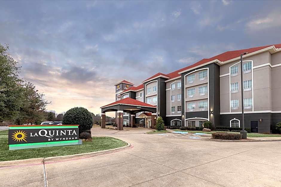 La Quinta Inn & Suites by Wyndham Mt. Pleasant