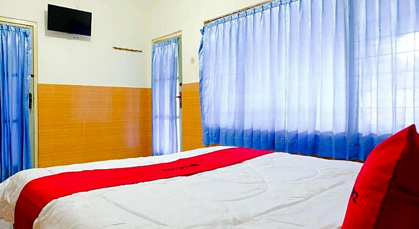 RedDoorz near STAB Syailendra Kopeng