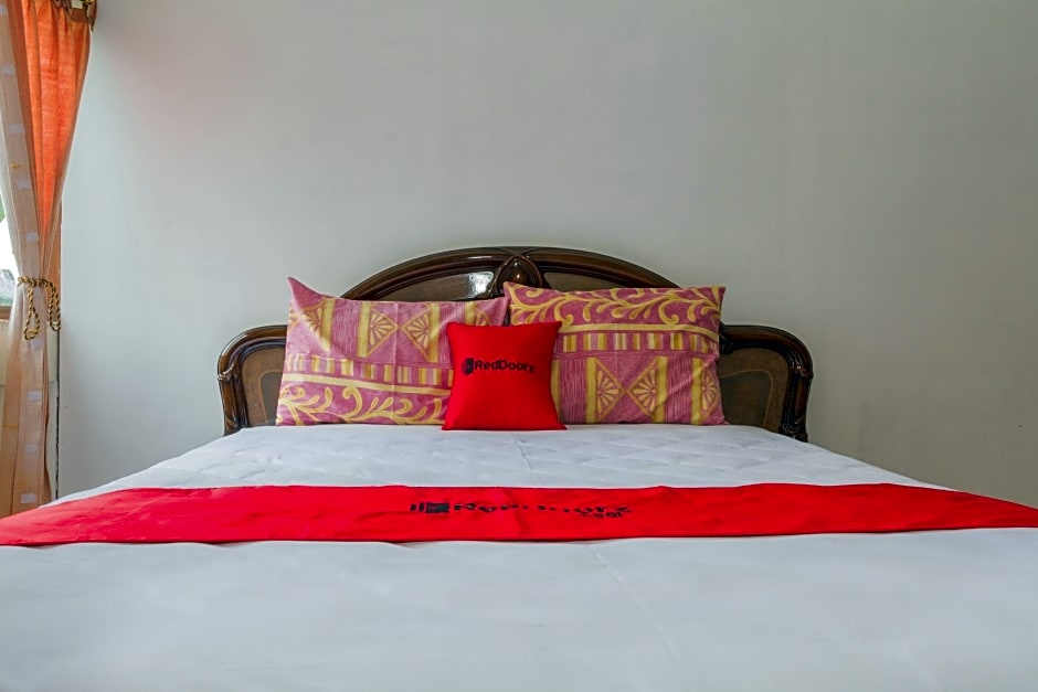 RedDoorz near Farmhouse Lembang