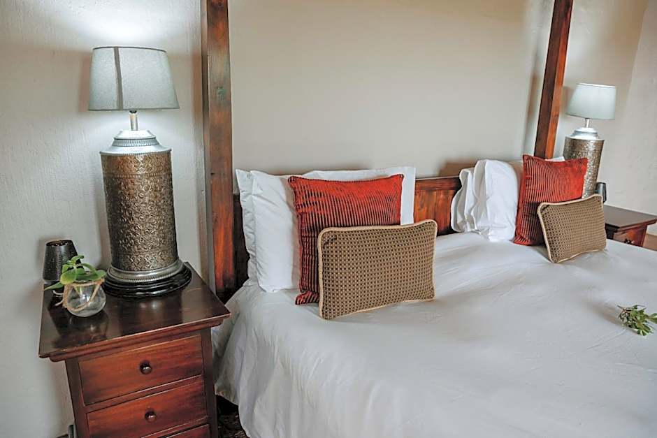 Hlosi Game Lodge - Amakhala Game Reserve