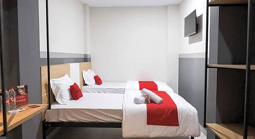 RedDoorz Plus near Taman Anggrek Mall