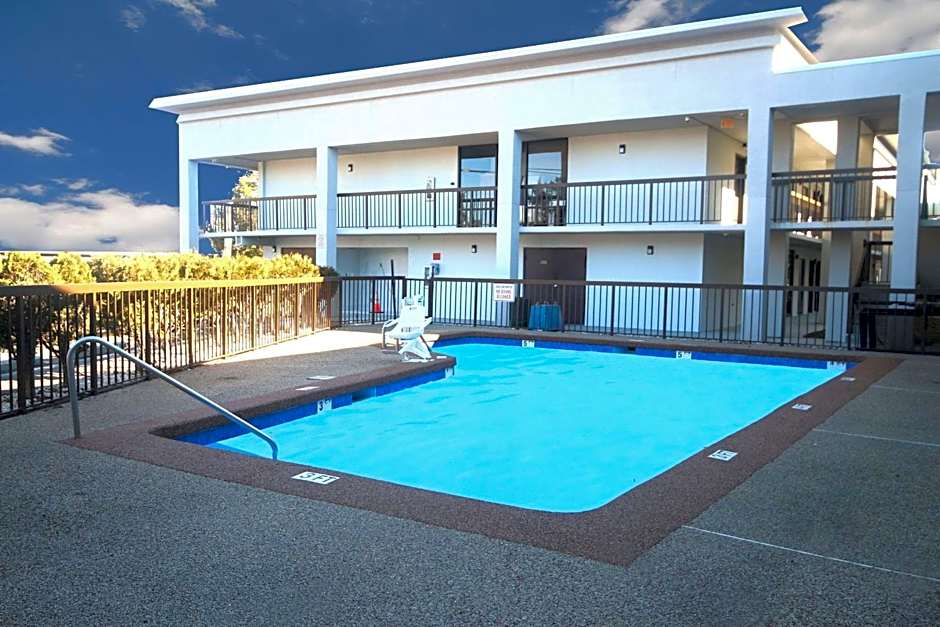Clarion Pointe Statesville