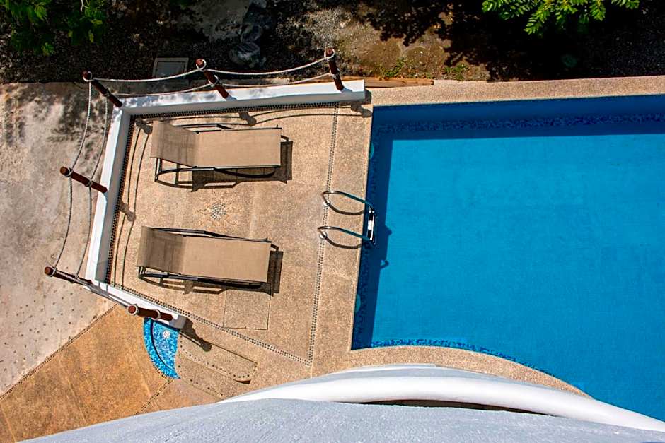 LA LOMA SUITES