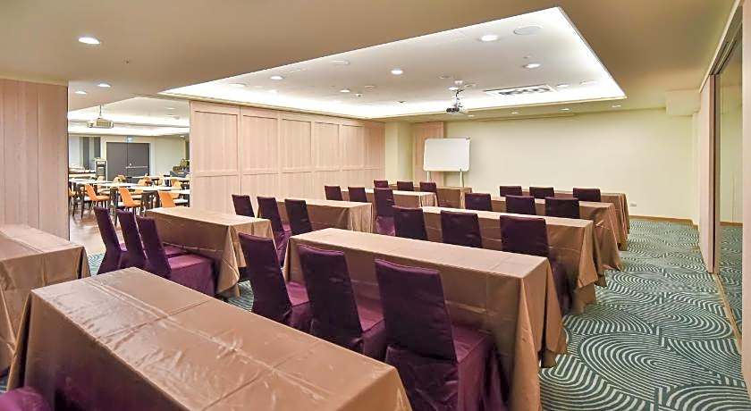 Holiday Inn Express Taipei Train Station