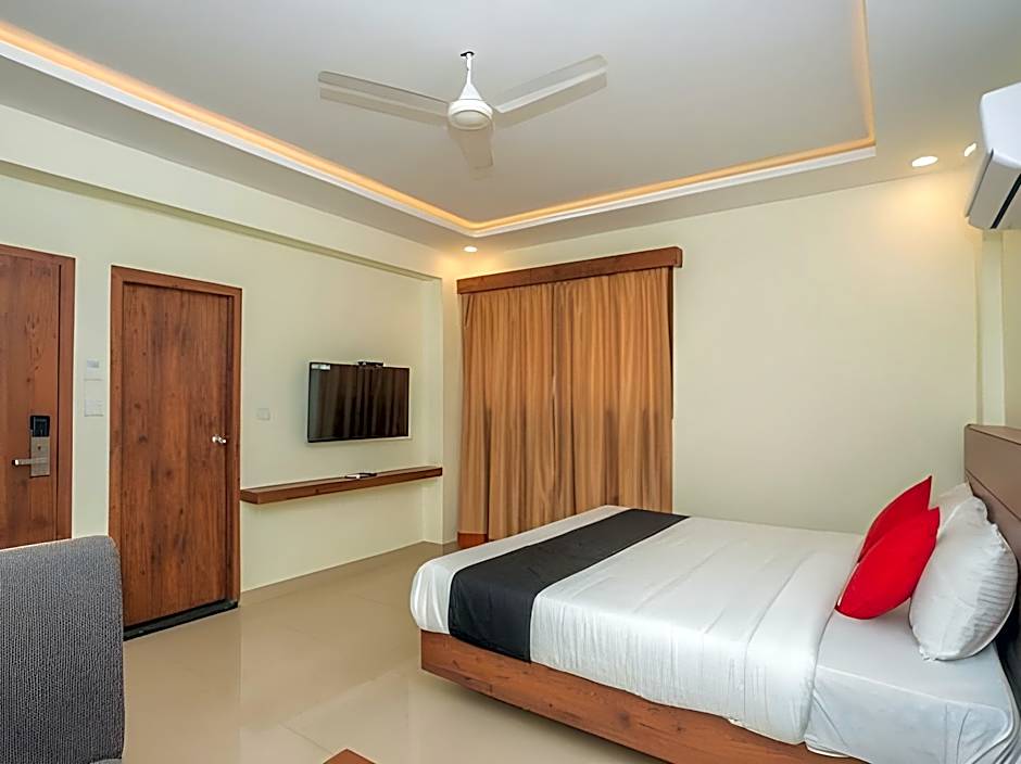 FabHotel Savi Inn - Nr. Mantri Square Mall