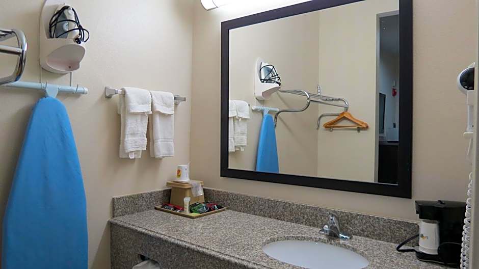 Super 8 by Wyndham Houston North I-45