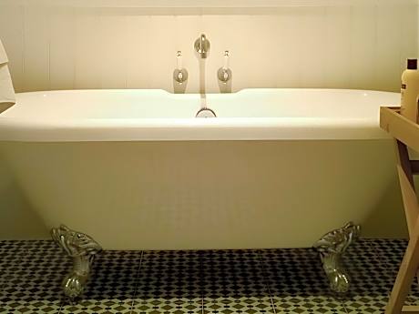 Twin Room with Bath