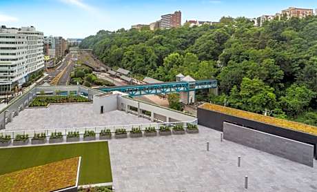 Deluxe Room, 1 King Bed, Non Smoking (1 King Bed)