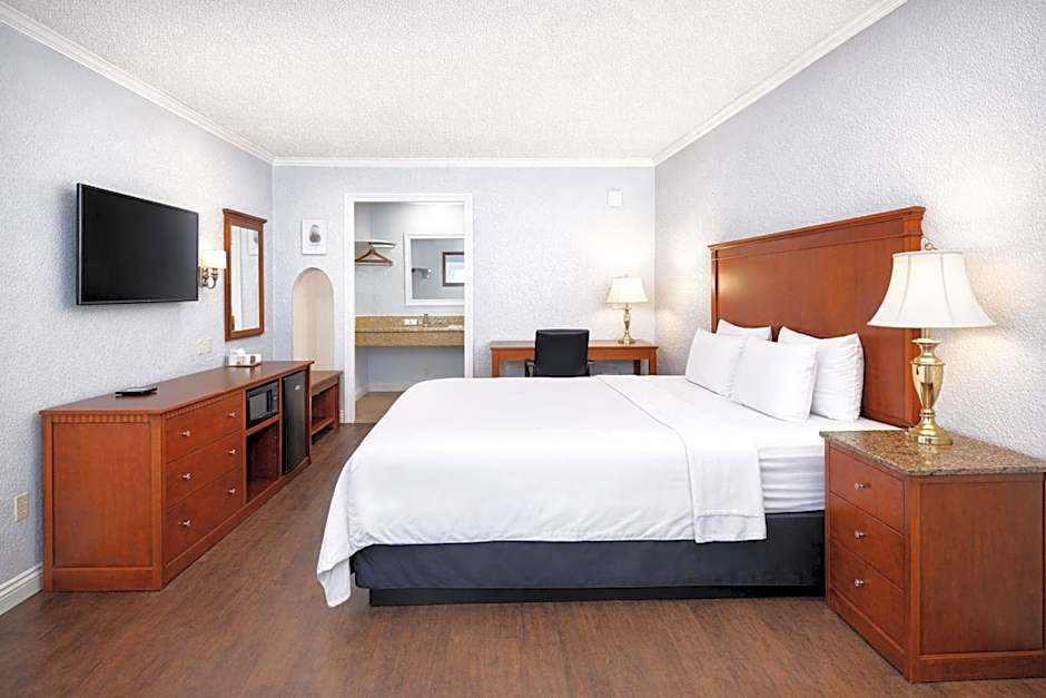 Quarters Inn & Suites