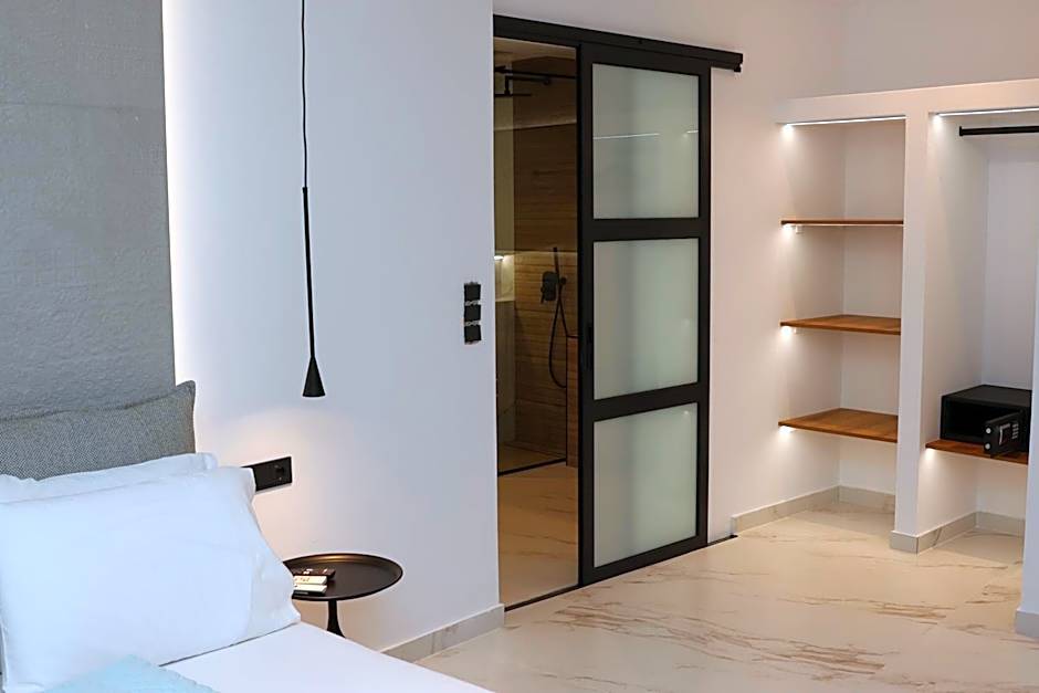 Paris-Irini Studios And Apartments