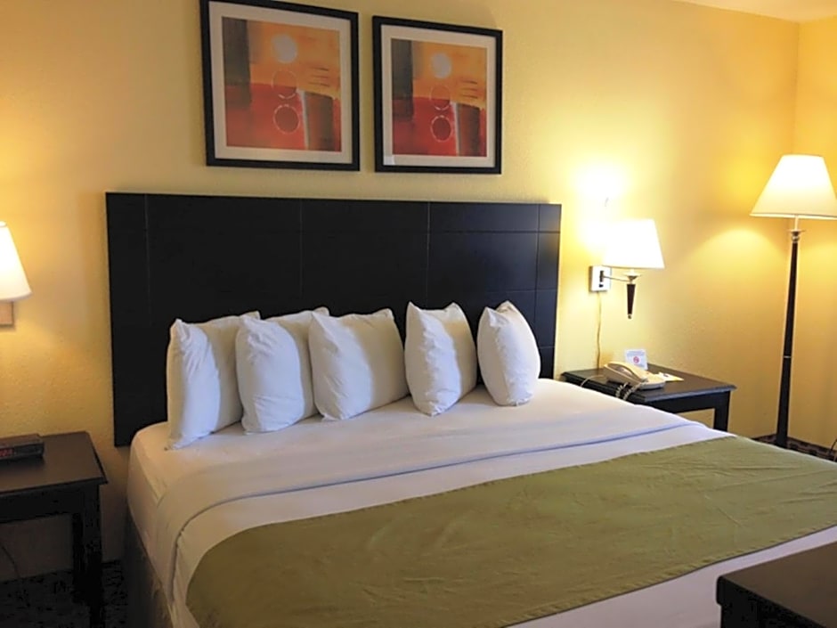 Days Inn by Wyndham Irving Grapevine DFW Airport North