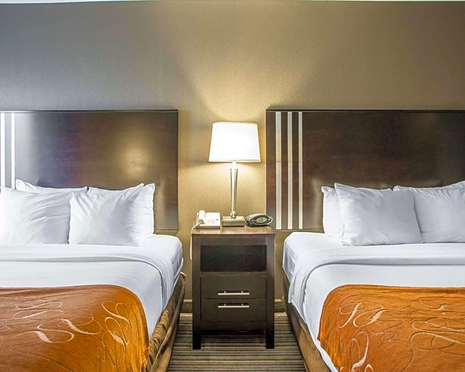 Holiday Inn Express & Suites Hayward, an IHG Hotel