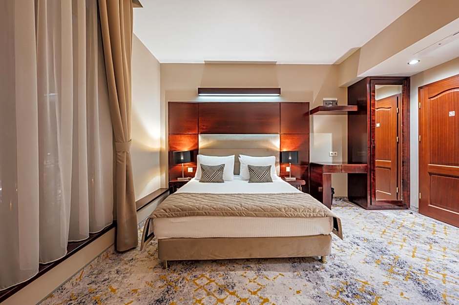 L`Art Hotel Carei
