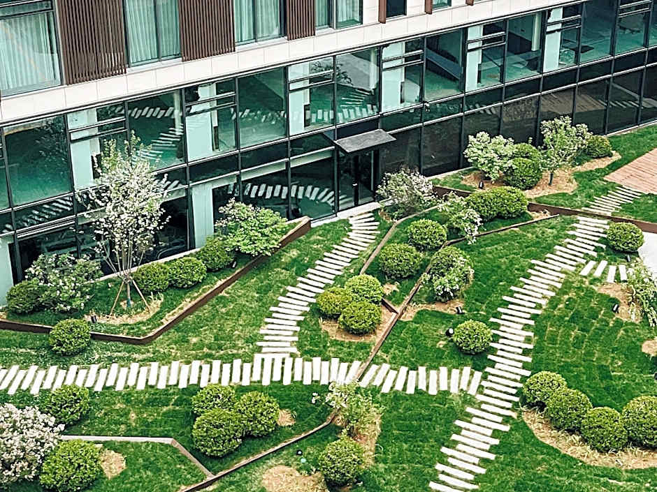 Flow and Co. Qingdao, Autograph Collection