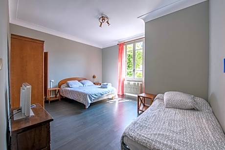 Triple room Annex with shared toilet and bathroom