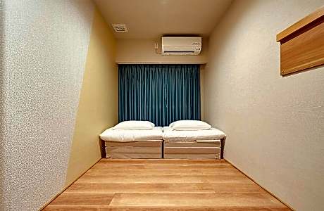 Hollywood Twin Room for 1 Person with Shared Bathroom - Female Only, Non-Smoking