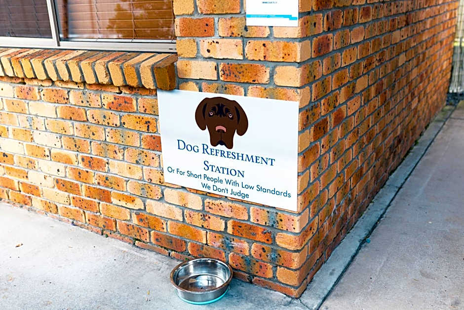 Kennedy Drive Boutique Motel - Close To City Centre & Airport