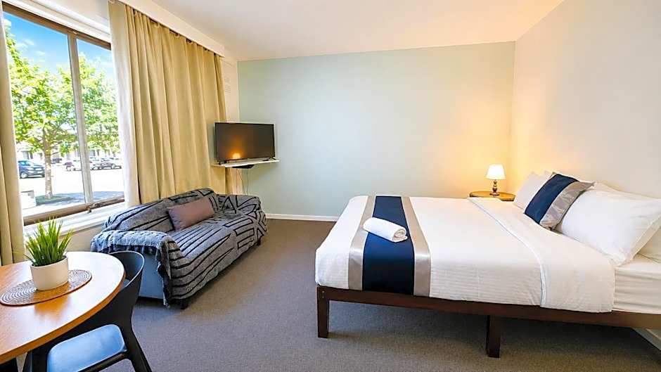 City Edge East Melbourne Apartment Hotel
