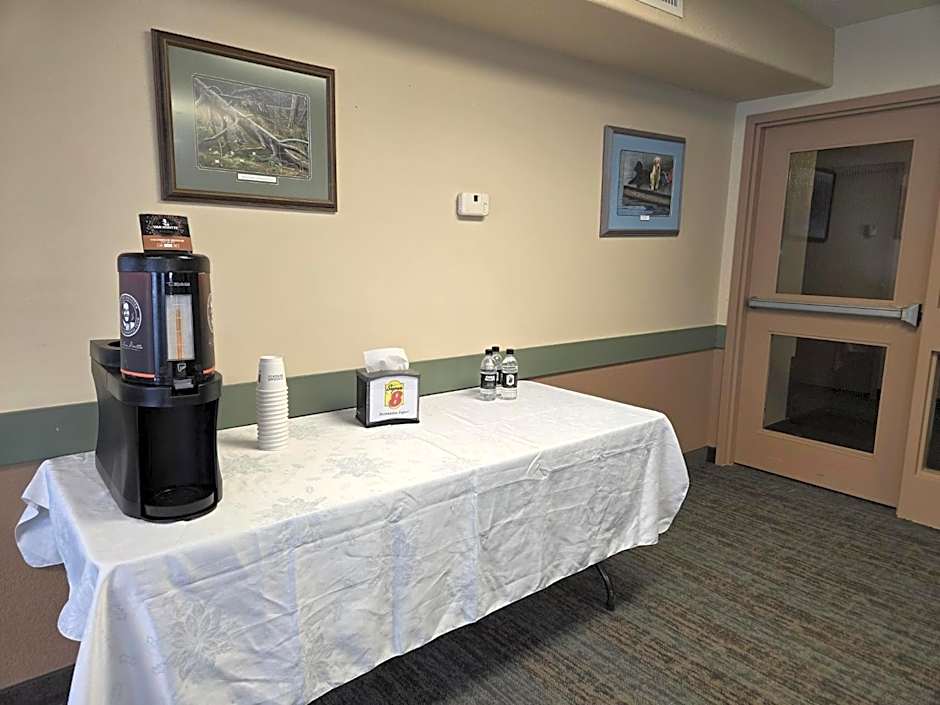 Super 8 by Wyndham Swan River MB