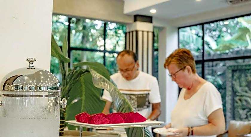 Rainforest Hotel by NSUN