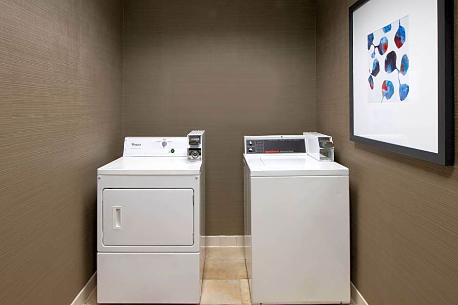 Courtyard by Marriott Oakland Airport