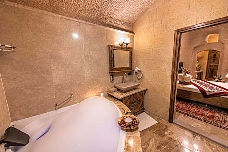 Premium Cave Suite with jacuzzi