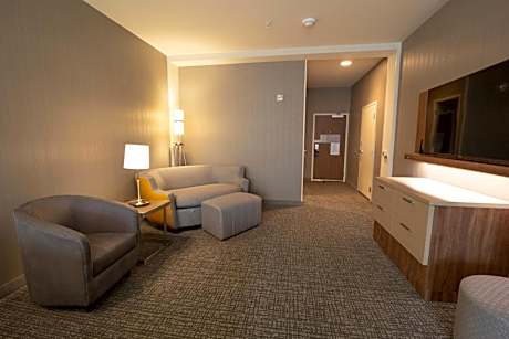 Queen Suite with Two Queen Beds and Sofa Bed - Hearing Accessible