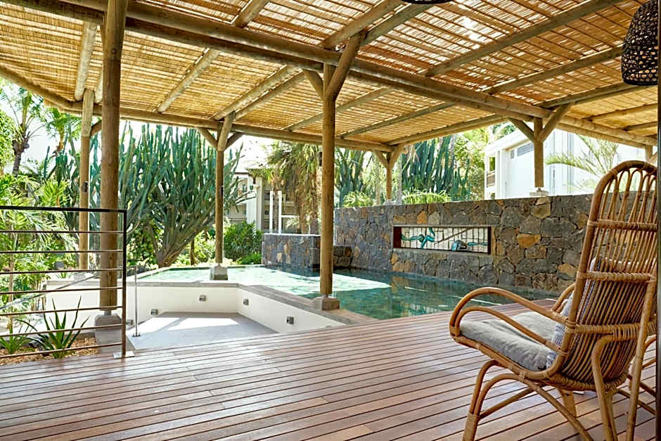 Lagoon Attitude (Adults Only)