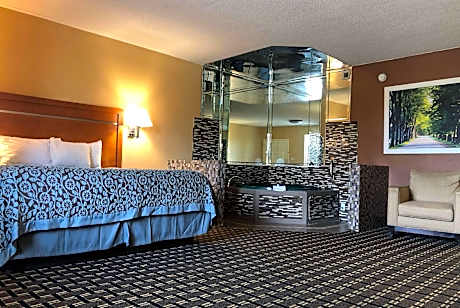 1 King Bed Suite Non-Smoking
