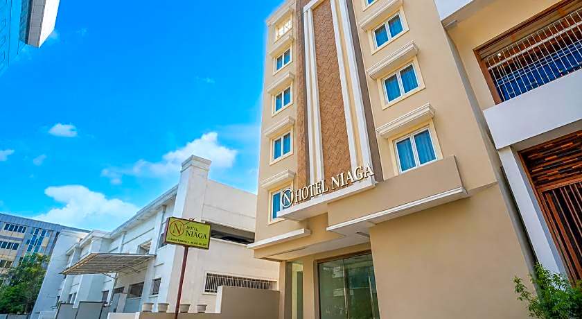 Townhouse Oak Hotel Niaga Surabaya