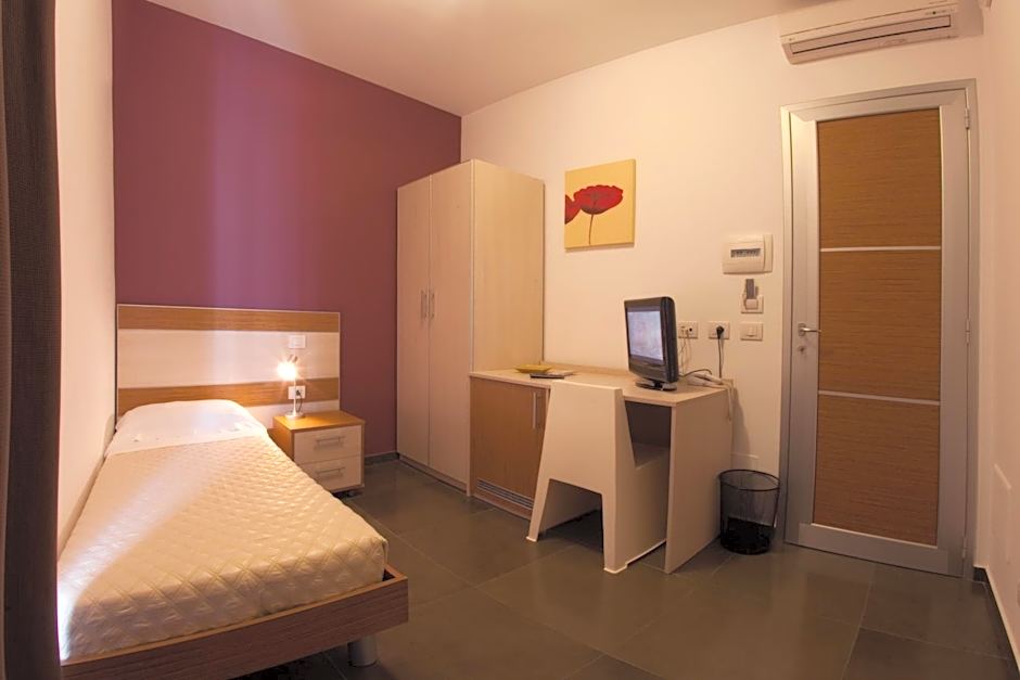 Photo 1 of 4 of Single Room