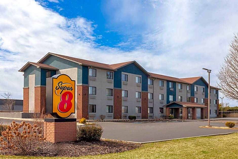 Super 8 by Wyndham Romeoville Bolingbrook