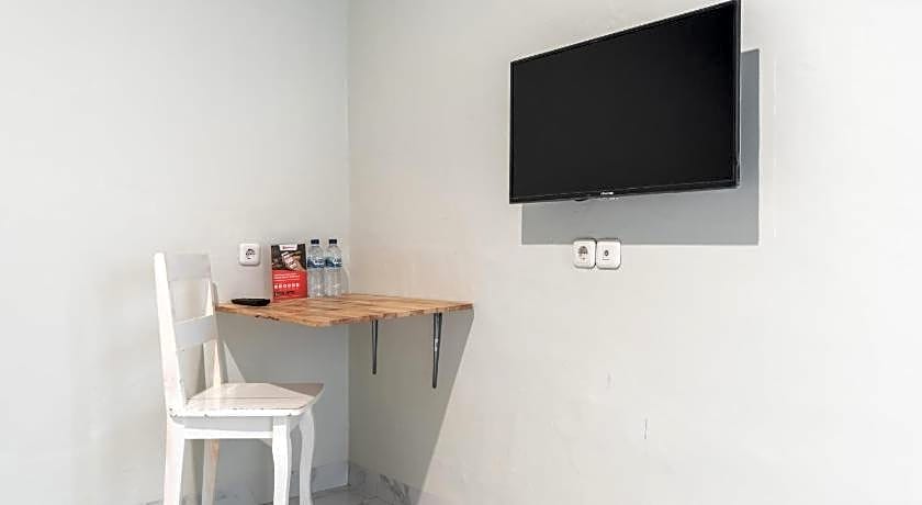 RedDoorz Plus near RS USU Medan 2