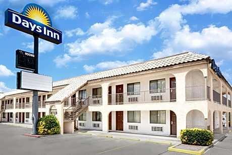Days Inn by Wyndham Kingman East