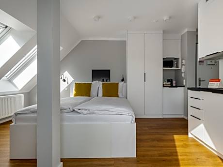 Large Studio with Kitchenette