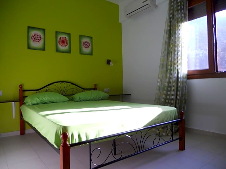 VILLA UPHORIA  with private pool and garden